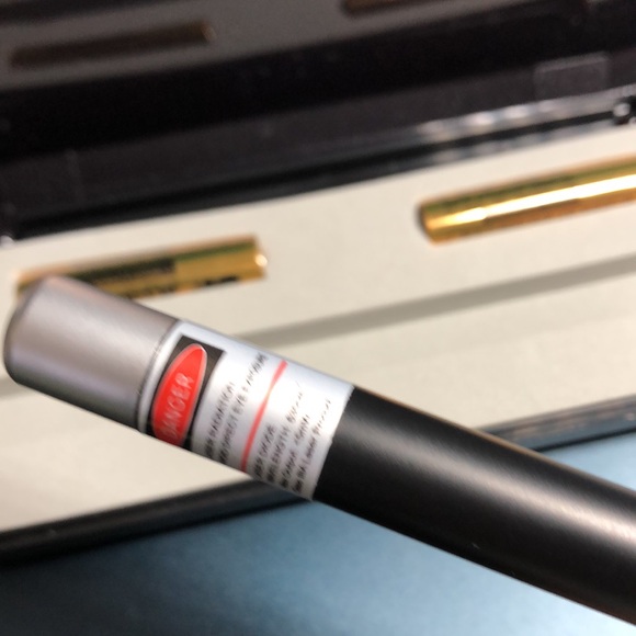 NIB ultra bright laser pointer - Picture 3 of 4